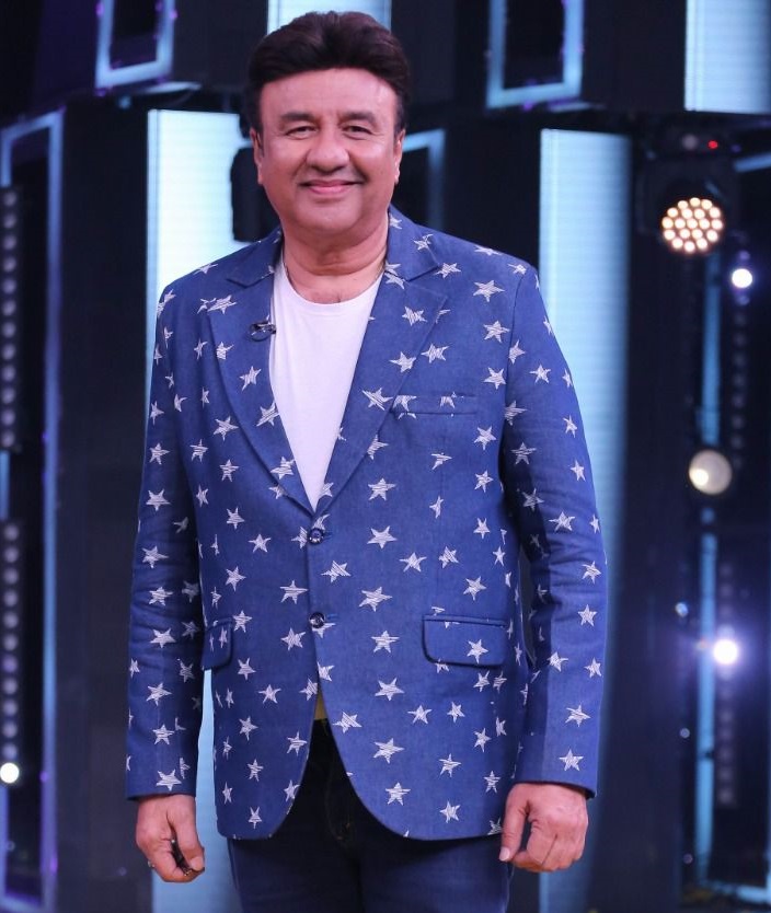 Anu Malik and Dharmendra sharing a light moment discussing favorite song Anu Malik and Dharmendra sharing a light moment discussing favorite song