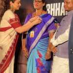 Kangana Ranaut presents Bharat Bhagya Vidhaata badge to healthcare worker with Odisha CM Kangana Ranaut presents Bharat Bhagya Vidhaata badge to healthcare worker with Odisha CM