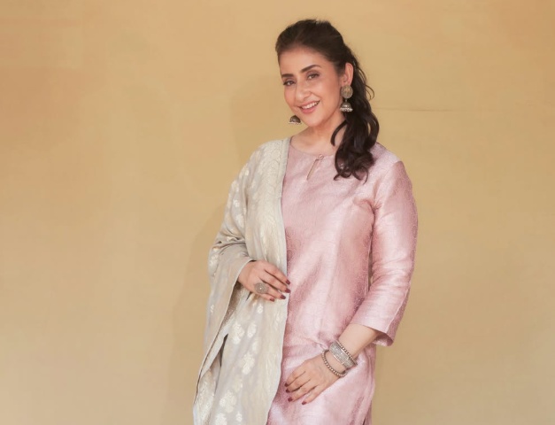 Manisha Koirala at airport dressed in black outfit for wellness retreat Manisha Koirala at airport dressed in black outfit for wellness retreat
