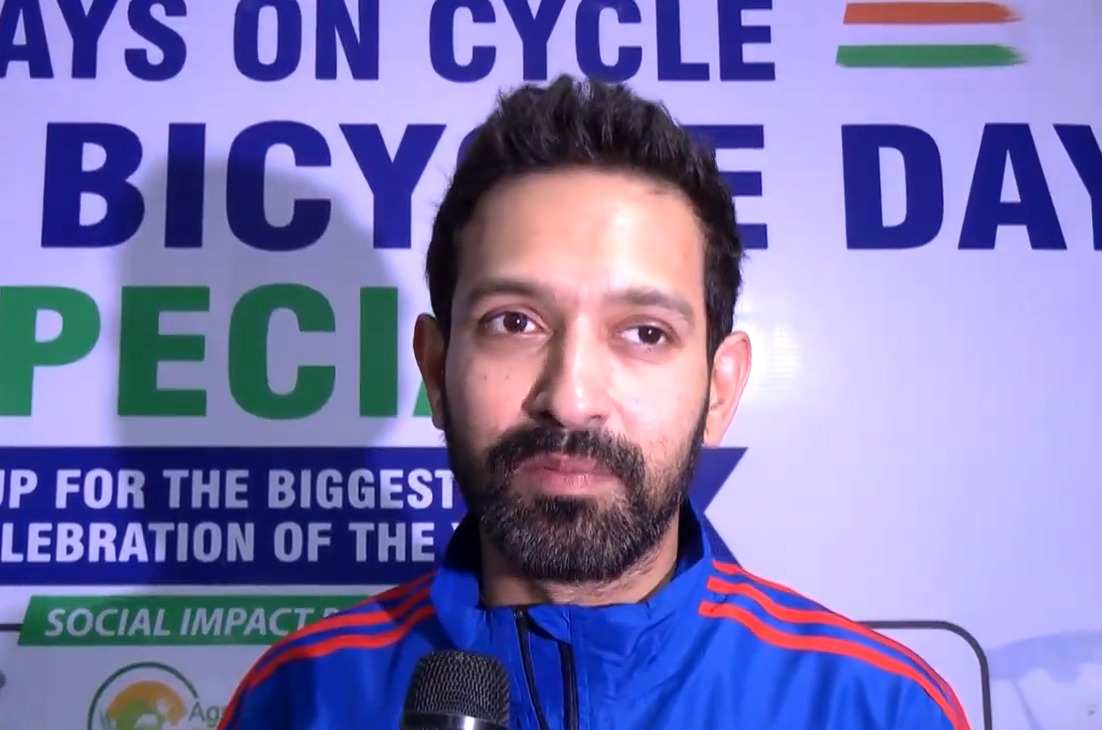 Vikrant Massey promoting cycling for health and environment at Fit India event Vikrant Massey promoting cycling for health and environment at Fit India event