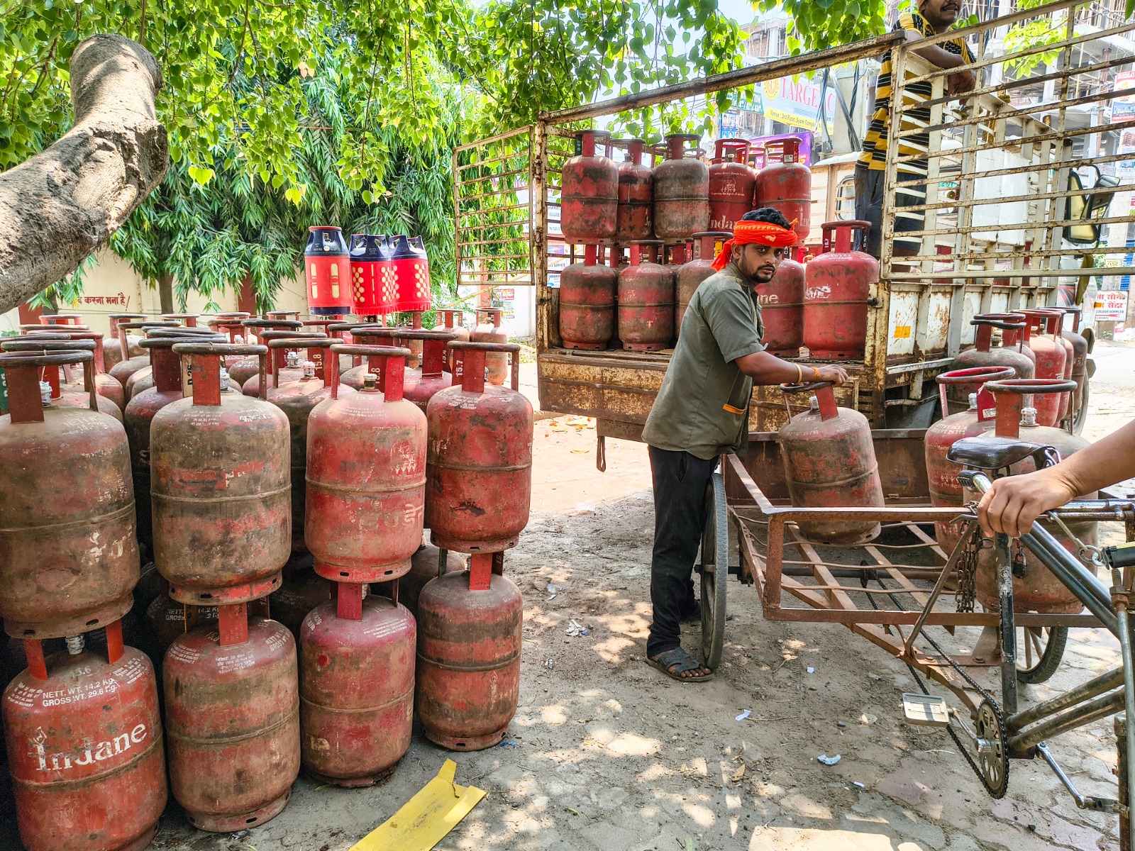 Subsidised LPG cylinder under Ujjwala Yojana Subsidised LPG cylinder under Ujjwala Yojana