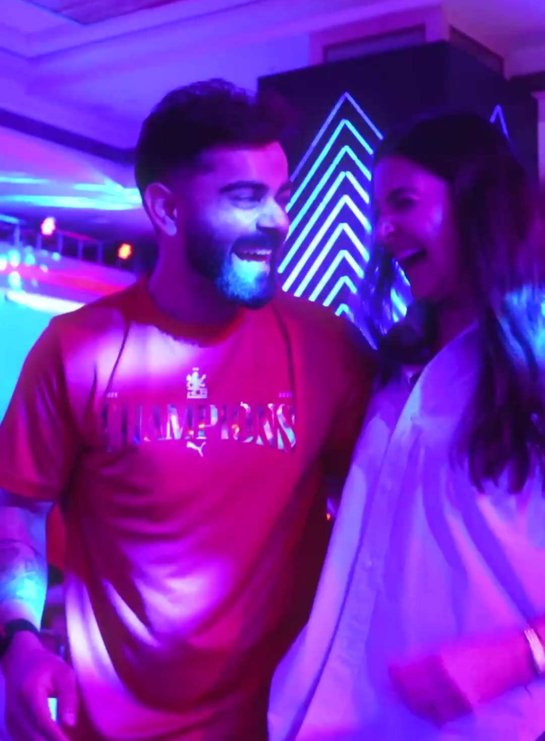 Virat Kohli dance masterclass video with Anushka Sharma at RCB victory party Virat Kohli dance masterclass video with Anushka Sharma at RCB victory party