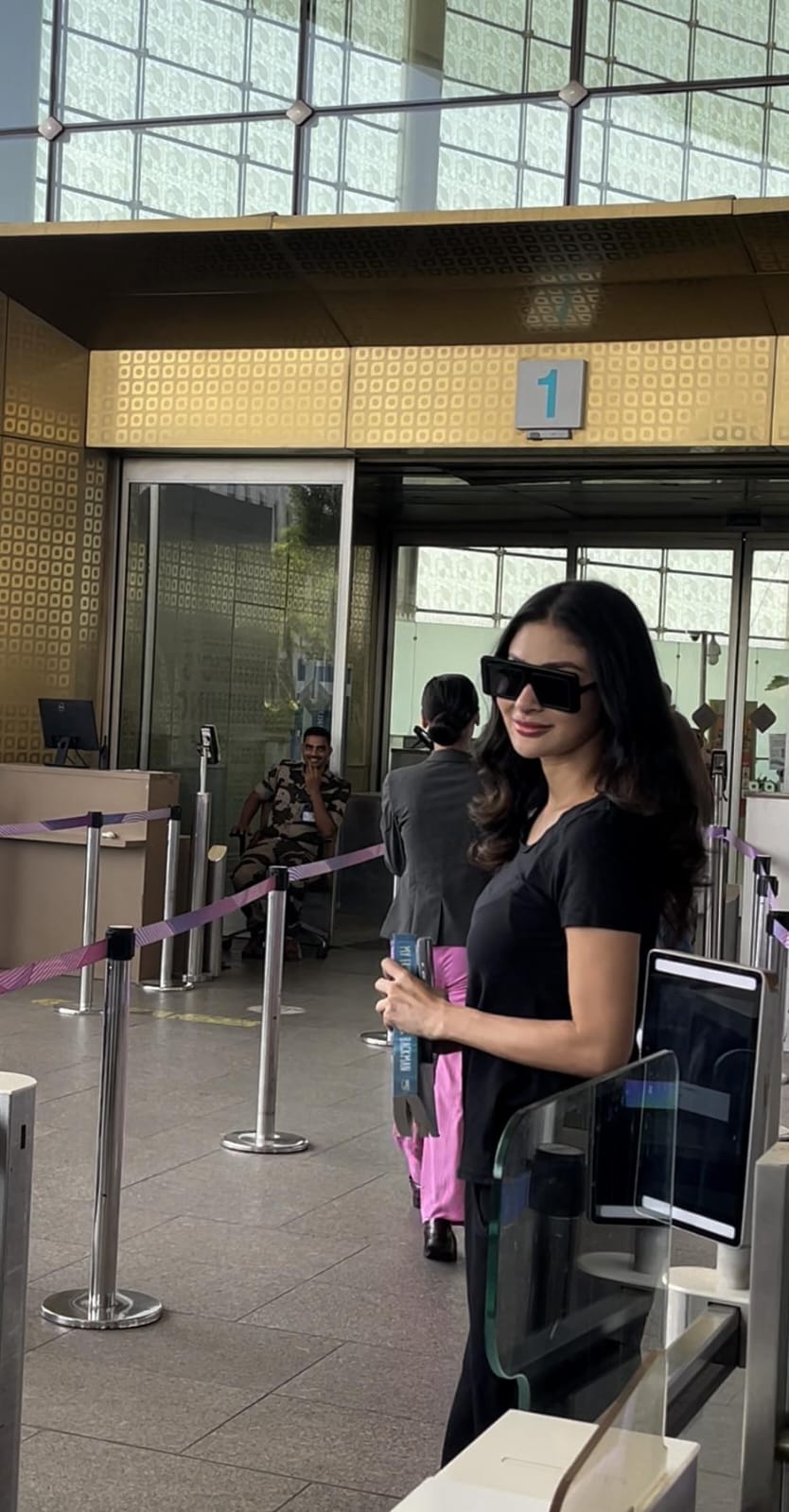 Mouni Roy apologises to airport staff member after accidental stumble Mouni Roy apologises to airport staff member after accidental stumble