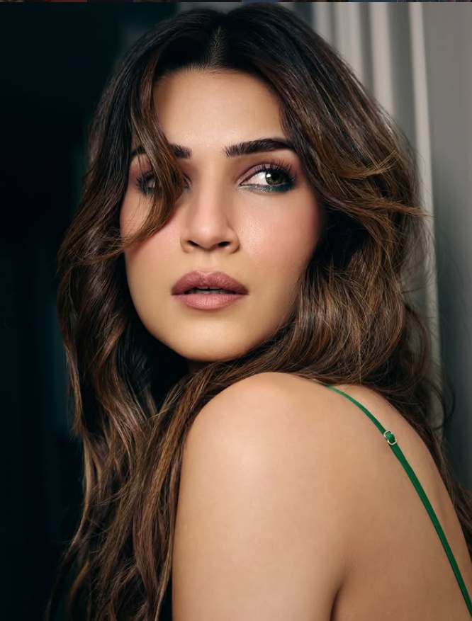Kriti Sanon at Tirumala Temple seeking blessings before Cocktail 2 Kriti Sanon at Tirumala Temple seeking blessings before Cocktail 2