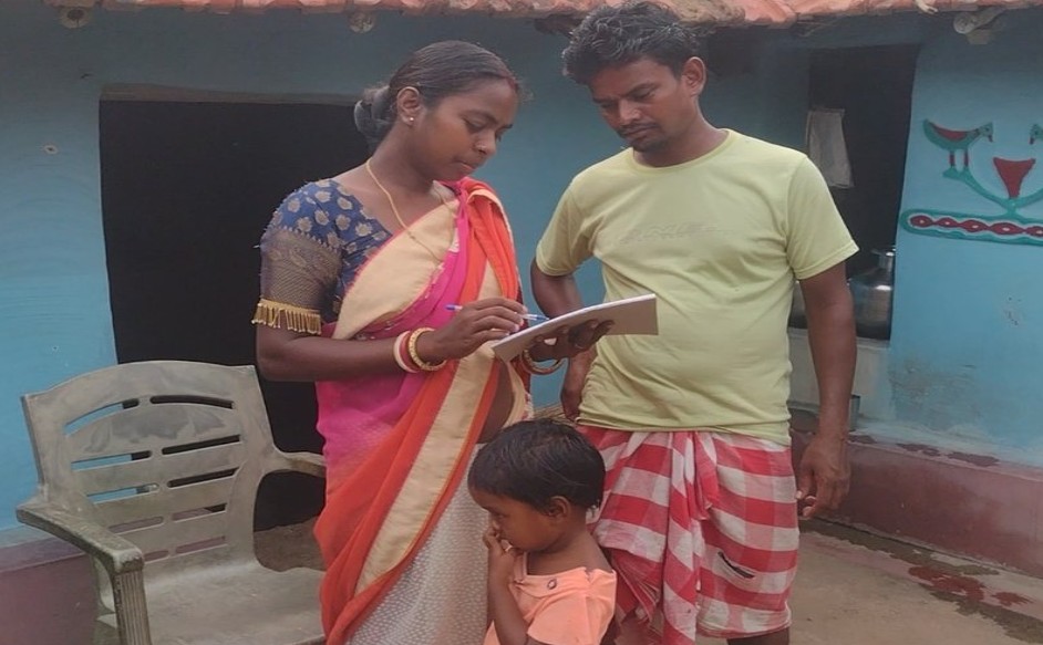 Atmanirbhar poultry farming woman in Jharkhand with chickens Atmanirbhar poultry farming woman in Jharkhand with chickens