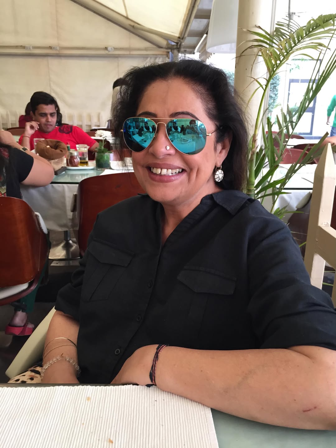 Sikandar Kher birthday wish for Kirron Kher with happy picture Sikandar Kher birthday wish for Kirron Kher with happy picture
