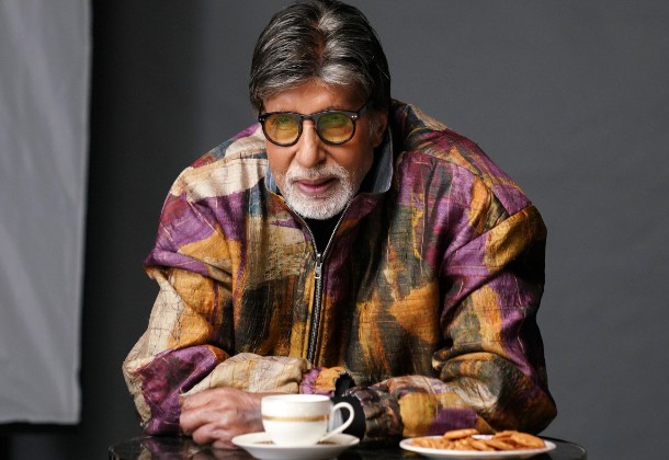 Amitabh Bachchan smiling while talking about the beauty of language with words like Sarbari Amitabh Bachchan smiling while talking about the beauty of language with words like Sarbari
