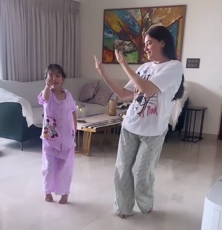 Jay Bhanushali Mahhi Vij dance video with daughter Tara on Bole Chudiyan Jay Bhanushali Mahhi Vij dance video with daughter Tara on Bole Chudiyan