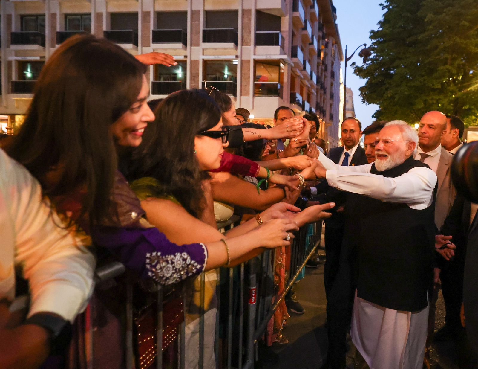 PM Modi addressing Indian diaspora in Paris highlighting India-France partnership PM Modi addressing Indian diaspora in Paris highlighting India-France partnership