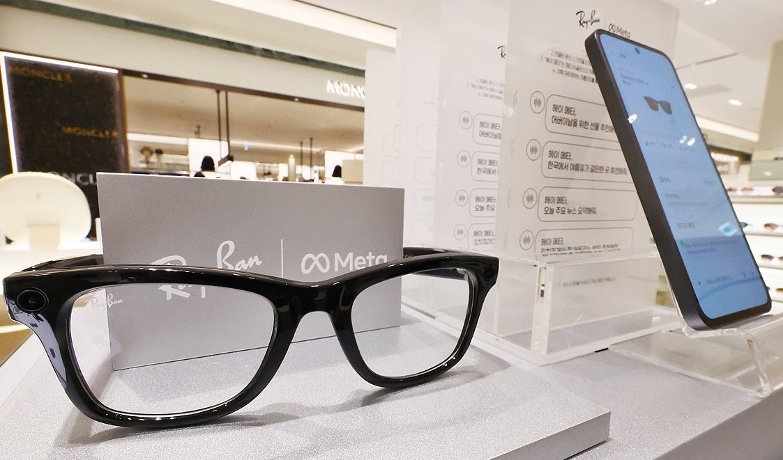 AI glasses used for cheating on an English proficiency test AI glasses used for cheating on an English proficiency test