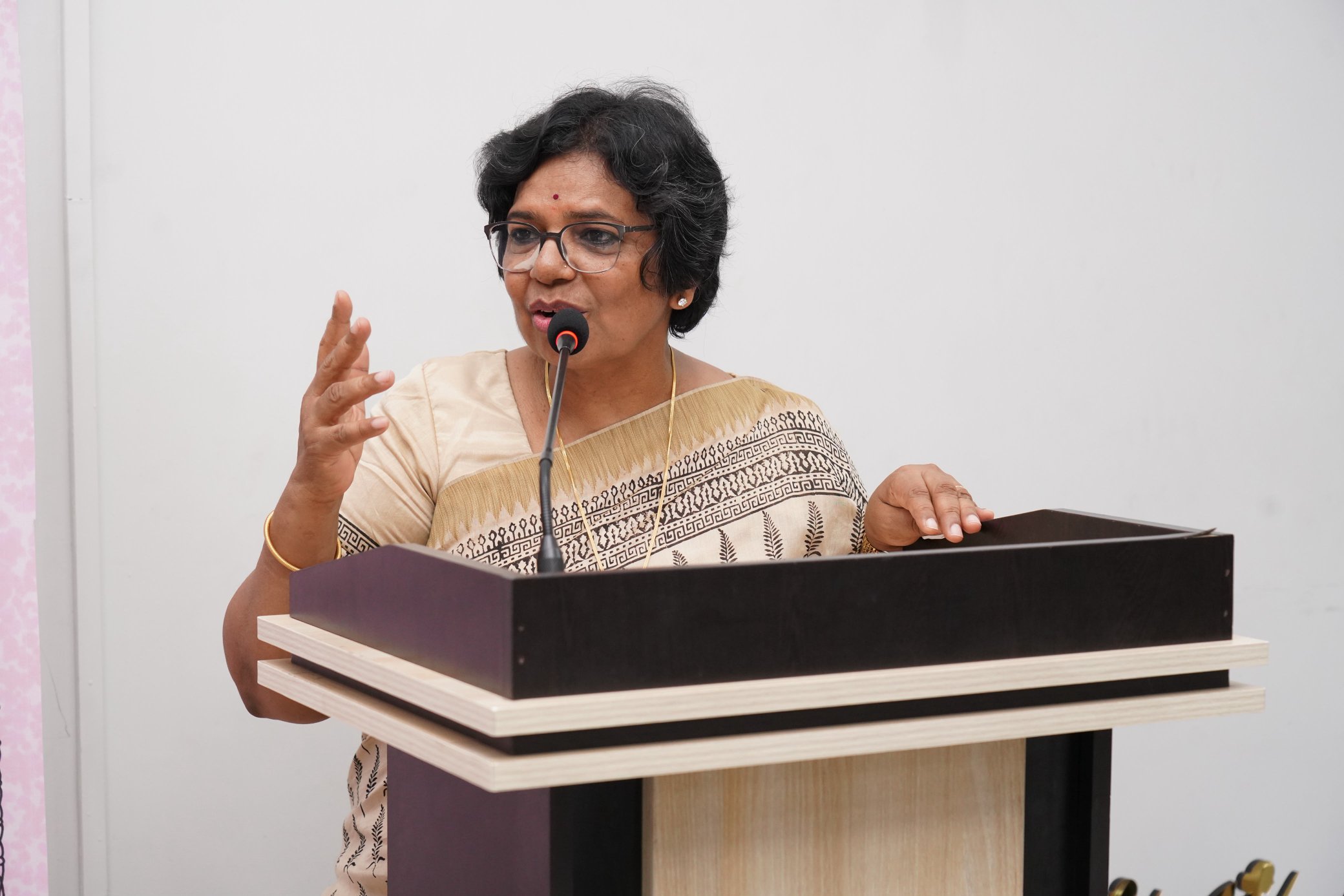 Vijaya Rahatkar presenting NCW report on women in prisons Vijaya Rahatkar presenting NCW report on women in prisons