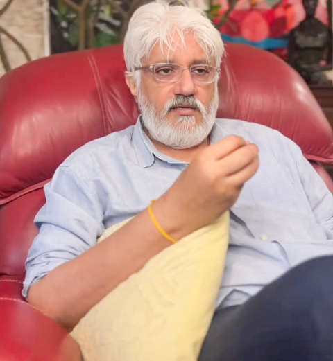 Vikram Bhatt during Haunted 3D promotions praising PM Modi as hero Vikram Bhatt during Haunted 3D promotions praising PM Modi as hero