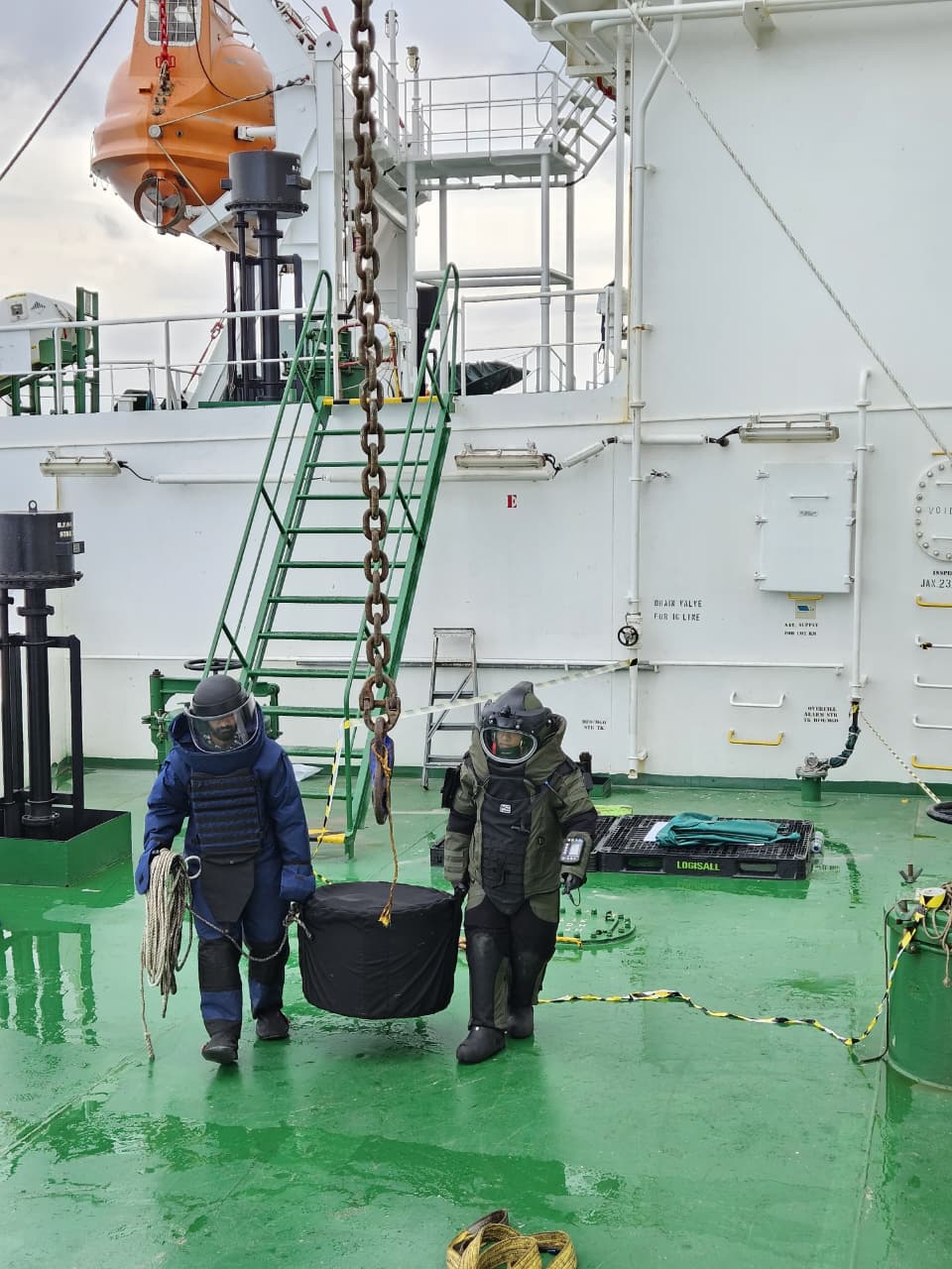 Indian Navy EOD team assessing unexploded missile warhead on tanker off Kochi Indian Navy EOD team assessing unexploded missile warhead on tanker off Kochi