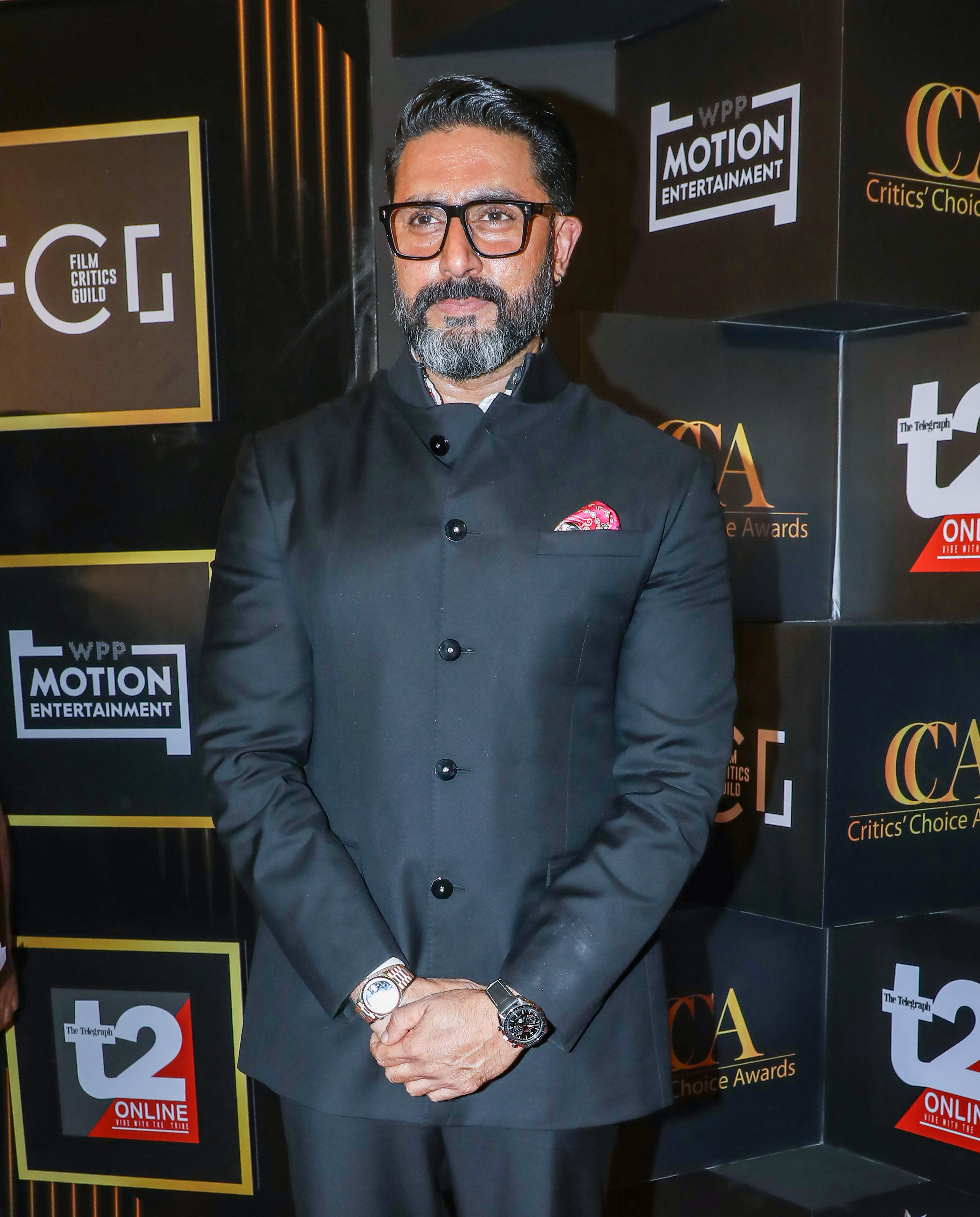 Abhishek Bachchan humbled while standing with his father Amitabh Bachchan Abhishek Bachchan humbled while standing with his father Amitabh Bachchan