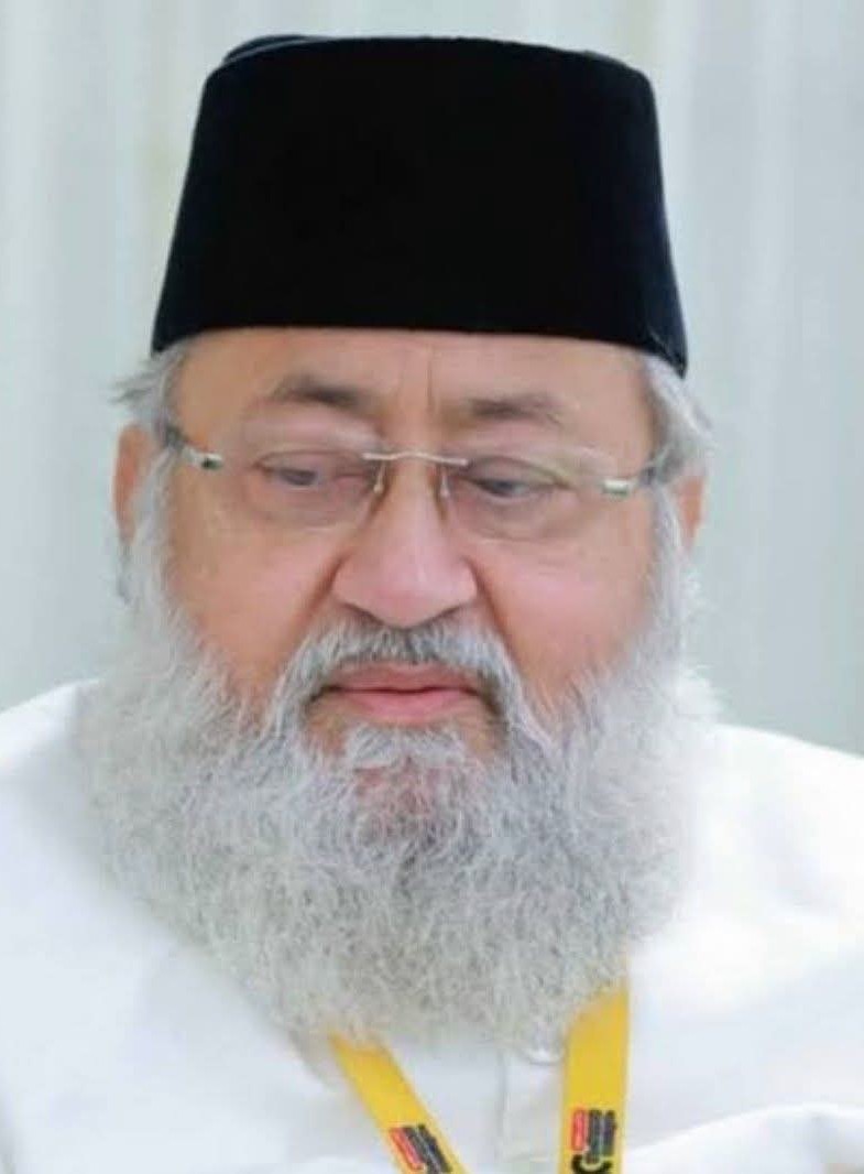 Maulana Syed Salman Husaini Nadwi during an Islamic scholarly event Maulana Syed Salman Husaini Nadwi during an Islamic scholarly event