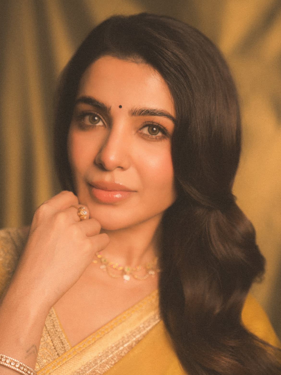 Samantha Ruth Prabhu holding pillow over her baby bump in Instagram post Samantha Ruth Prabhu holding pillow over her baby bump in Instagram post