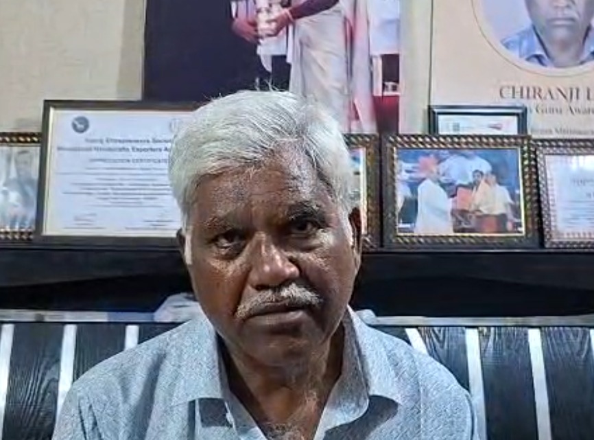 Padma Shri Chiranji Lal Yadav with Moradabadi brass handicraft symbolizing Indian handicrafts global recognition Padma Shri Chiranji Lal Yadav with Moradabadi brass handicraft symbolizing Indian handicrafts global recognition