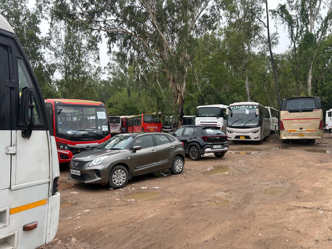 Mango festival parking chaos at Dilli Haat Janakpuri Mango festival parking chaos at Dilli Haat Janakpuri