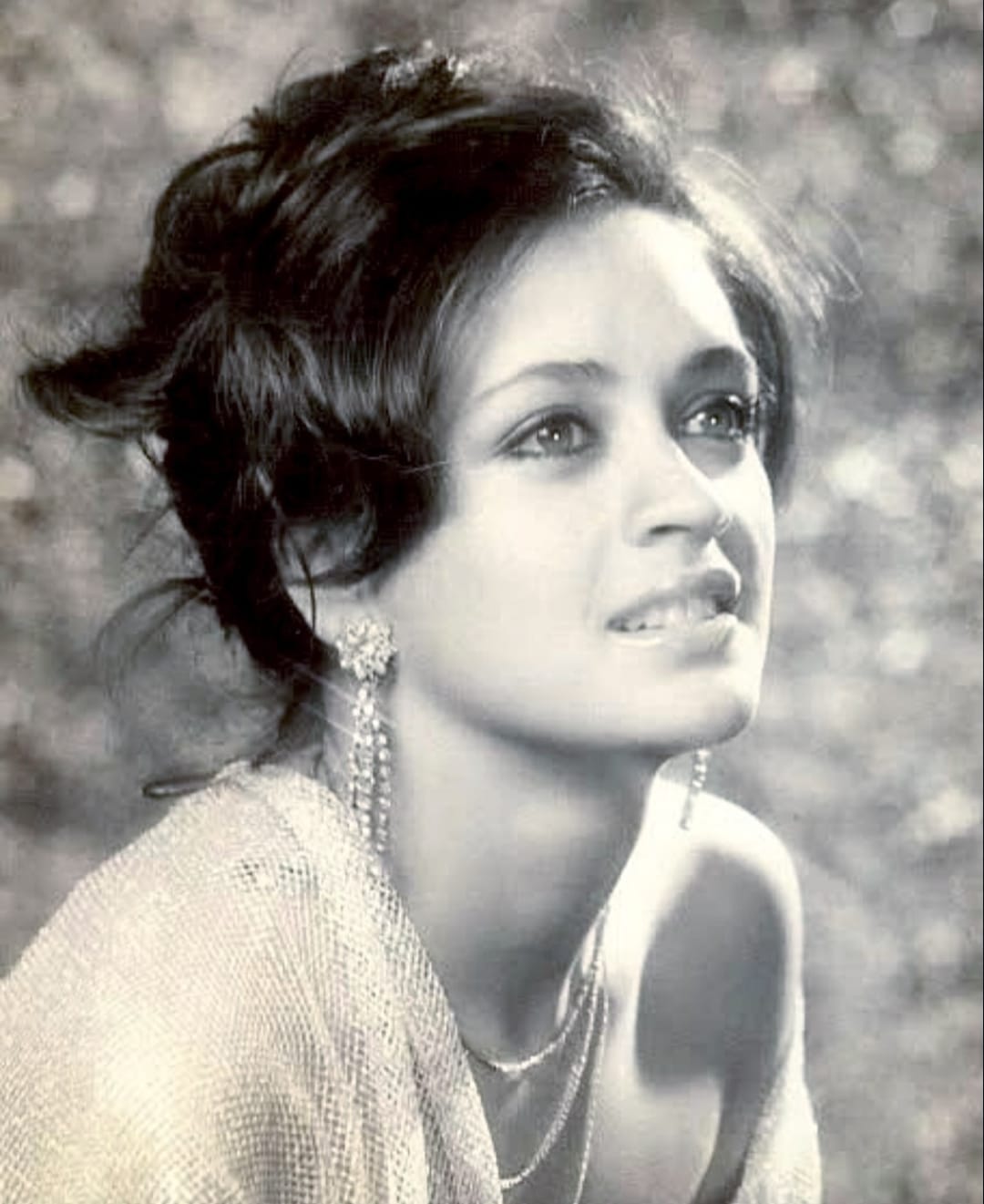 Nafisa Ali Miss India crown throwback photos Nafisa Ali Miss India crown throwback photos