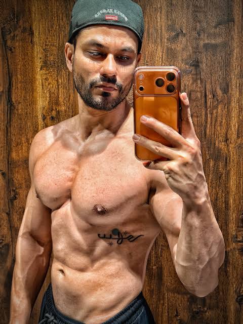Kunal Kemmu discussing comparisons with Salman Khan as reality show host Kunal Kemmu discussing comparisons with Salman Khan as reality show host
