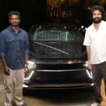 Sivakarthikeyan gifting car to Thaai Kizhavi director Sivakumar Murugesan Sivakarthikeyan gifting car to Thaai Kizhavi director Sivakumar Murugesan