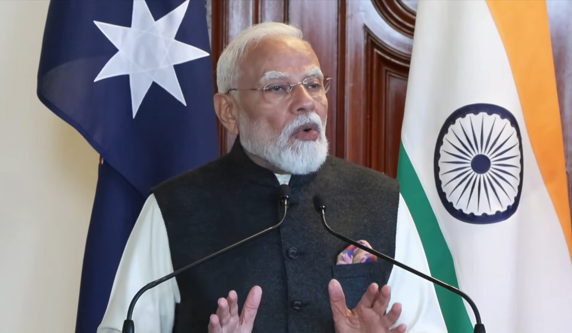 PM Modi visit Australia with Australian leaders at CEOs Forum PM Modi visit Australia with Australian leaders at CEOs Forum
