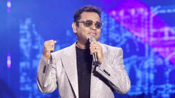 భారత్ నా ఇల్లు.. వివాదాస్పద వ్యాఖ్యలపై ఏఆర్ రెహమాన్ సంచలన ప్రకటన! భారత్ నా ఇల్లు.. వివాదాస్పద వ్యాఖ్యలపై ఏఆర్ రెహమాన్ సంచలన ప్రకటన!