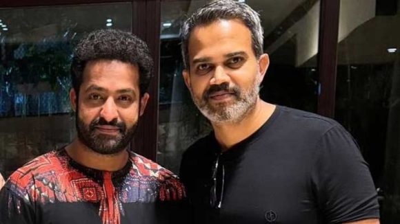 డ్రాగన్ మూవీ: ఎన్టీఆర్, ప్రశాంత్ నీల్ కాంబోలో ఊహించని ట్విస్ట్! విడుదల వాయిదా? డ్రాగన్ మూవీ: ఎన్టీఆర్, ప్రశాంత్ నీల్ కాంబోలో ఊహించని ట్విస్ట్! విడుదల వాయిదా?