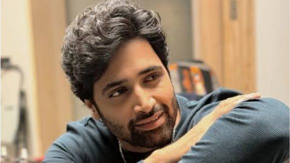 ట్యాగ్ అక్కర్లేదు: ఇతర హీరోలకు షాకిచ్చిన అడివి శేష్! ఆయన వ్యాఖ్యల సారాంశం ఇదే! ట్యాగ్ అక్కర్లేదు: ఇతర హీరోలకు షాకిచ్చిన అడివి శేష్! ఆయన వ్యాఖ్యల సారాంశం ఇదే!