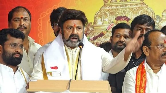 "అఖండ 2" కేవలం తెలుగు సినిమా కాదు! వారణాసిలో బాలయ్య హిందీ స్పీచ్ సంచలనం! "అఖండ 2" కేవలం తెలుగు సినిమా కాదు! వారణాసిలో బాలయ్య హిందీ స్పీచ్ సంచలనం!