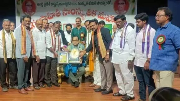Brahmanandam: బ్రహ్మానందంకు జీవితకాల పురస్కారం..జీవిత వ్యర్థం అంటూ! Brahmanandam: బ్రహ్మానందంకు జీవితకాల పురస్కారం..జీవిత వ్యర్థం అంటూ!