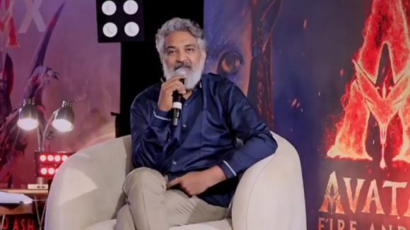 రాజమౌళి షాకింగ్ నిర్ణయం: 'వారణాసి' తర్వాత సినీ ప్రస్థానానికి గుడ్బై? రాజమౌళి షాకింగ్ నిర్ణయం: 'వారణాసి' తర్వాత సినీ ప్రస్థానానికి గుడ్బై?