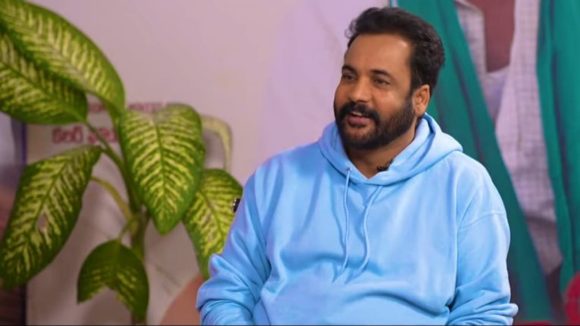 శివాజీ సంచలన వ్యాఖ్యలు: టికెట్ల రేట్ల పెంపు దుర్మార్గం, నిర్మాతలదే తప్పిదం! శివాజీ సంచలన వ్యాఖ్యలు: టికెట్ల రేట్ల పెంపు దుర్మార్గం, నిర్మాతలదే తప్పిదం!