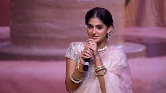 అవమానాల అగ్నిగుండం నుండి సినీతారగా: అనశ్వర రాజన్ కన్నీటిగాథ! అవమానాల అగ్నిగుండం నుండి సినీతారగా: అనశ్వర రాజన్ కన్నీటిగాథ!
