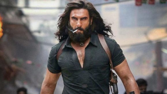 దురంధర్ వసూళ్ల సునామీ: బాక్సాఫీస్ని షేక్ చేస్తూ.. 10 రోజుల్లోనే అన్ని కోట్లంటే!? దురంధర్ వసూళ్ల సునామీ: బాక్సాఫీస్ని షేక్ చేస్తూ.. 10 రోజుల్లోనే అన్ని కోట్లంటే!?