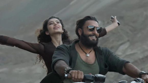 పాక్ నిషేధాన్ని ధిక్కరించిన ధురంధర్: 20 ఏళ్లలో భారీ పైరసీ రికార్డు! పాక్ నిషేధాన్ని ధిక్కరించిన ధురంధర్: 20 ఏళ్లలో భారీ పైరసీ రికార్డు!
