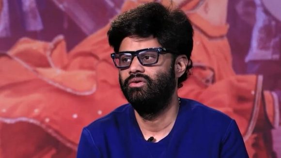 నాగ వంశీకి త్రివిక్రమ్ షాకింగ్ సలహా: అన్నిట్లో వేలు పెట్టొద్దు! నాగ వంశీకి త్రివిక్రమ్ షాకింగ్ సలహా: అన్నిట్లో వేలు పెట్టొద్దు!