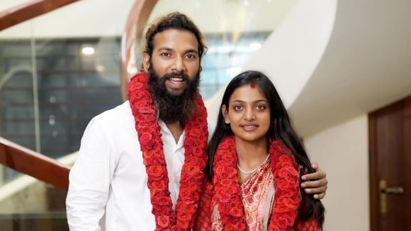 షాకింగ్: మోనాలిసా పెళ్లిలో ఊహించని ట్విస్ట్! భర్తపై పోక్సో కేసు నమోదు!! షాకింగ్: మోనాలిసా పెళ్లిలో ఊహించని ట్విస్ట్! భర్తపై పోక్సో కేసు నమోదు!!