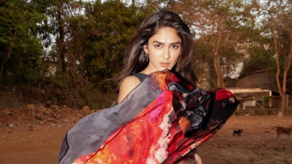 Mrunal Thakur Teases Major Love Life Announcement! Fans Speculate Good News Soon Mrunal Thakur Teases Major Love Life Announcement! Fans Speculate Good News Soon