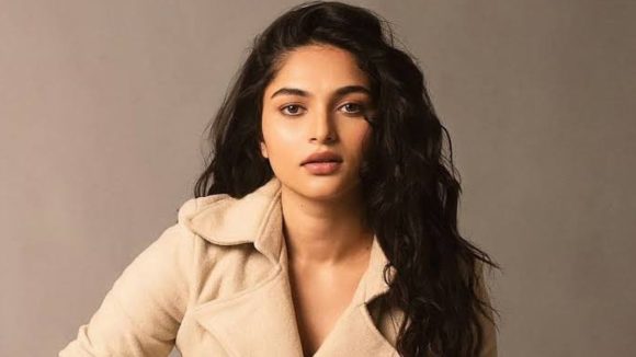 Kayadu Lohar's 2 AM Dedication for 'Pavala Malli' Success; Starring with Nani Kayadu Lohar's 2 AM Dedication for 'Pavala Malli' Success; Starring with Nani