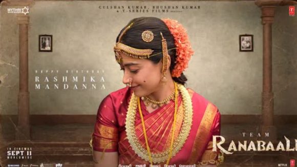 రష్మిక పుట్టినరోజు వేడుకల్లో విజయ్ దేవరకొండ సంచలనం! జయమ్మగా రష్మికను చూసి ఫిదా!! రష్మిక పుట్టినరోజు వేడుకల్లో విజయ్ దేవరకొండ సంచలనం! జయమ్మగా రష్మికను చూసి ఫిదా!!