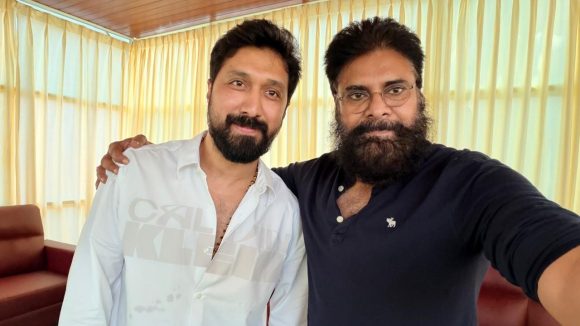 పవన్ కళ్యాణ్ తో బాబీ భేటీ వెనుక అసలు కథేంటి? కొత్త ప్రాజెక్టుకు బీజం పడిందా? పవన్ కళ్యాణ్ తో బాబీ భేటీ వెనుక అసలు కథేంటి? కొత్త ప్రాజెక్టుకు బీజం పడిందా?