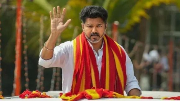సినిమాలో సీఎం ఛాన్స్ వదులుకున్న విజయ్.. నిజ జీవితంలో ముఖ్యమంత్రి పీఠం! సినిమాలో సీఎం ఛాన్స్ వదులుకున్న విజయ్.. నిజ జీవితంలో ముఖ్యమంత్రి పీఠం!