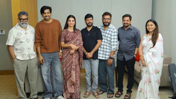 కమెడియన్ ప్రియదర్శికి బంపర్ ఆఫర్: సుకుమార్ రైటింగ్స్లో హీరోగా ఎంట్రీ! కమెడియన్ ప్రియదర్శికి బంపర్ ఆఫర్: సుకుమార్ రైటింగ్స్లో హీరోగా ఎంట్రీ!