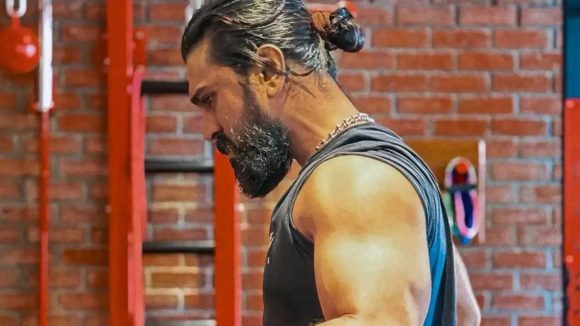 చిరంజీవి నుంచి రామ్ చరణ్ నేర్చుకున్న ఆ ఒక్క పాఠం.. ఎమోషనల్ సీక్రెట్! చిరంజీవి నుంచి రామ్ చరణ్ నేర్చుకున్న ఆ ఒక్క పాఠం.. ఎమోషనల్ సీక్రెట్!