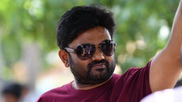 మారుతి 'రాజా సాబ్' కు దెబ్బ! మెగా హీరోతో సినిమా నిజమెంత? సంచలన ప్రకటన! మారుతి 'రాజా సాబ్' కు దెబ్బ! మెగా హీరోతో సినిమా నిజమెంత? సంచలన ప్రకటన!