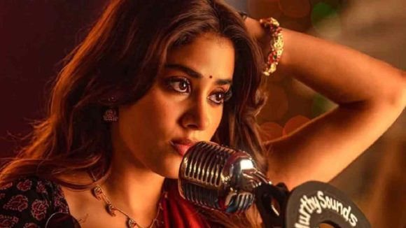 జాన్వీ కపూర్: 'పెద్ది'కి అడ్డంకిగా జాన్వీ? అసలు ఏం జరిగింది? జాన్వీ కపూర్: 'పెద్ది'కి అడ్డంకిగా జాన్వీ? అసలు ఏం జరిగింది?