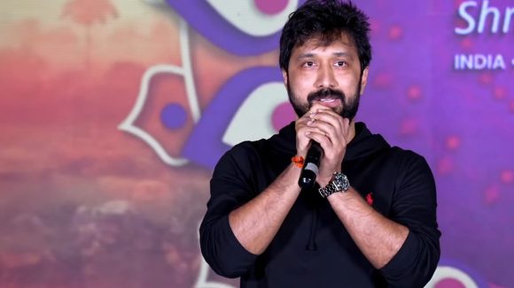 రవితేజనే నా దైవం! బాబీ సంచలన వ్యాఖ్యలు.. ప్రీ రిలీజ్ ఈవెంట్లో భావోద్వేగం! రవితేజనే నా దైవం! బాబీ సంచలన వ్యాఖ్యలు.. ప్రీ రిలీజ్ ఈవెంట్లో భావోద్వేగం!