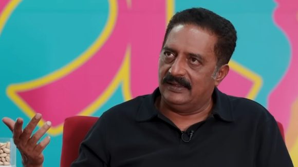 బాలీవుడ్పై ప్రకాష్ రాజ్ బాంబ్: ప్లాస్టిక్ బొమ్మల ప్రపంచమని సంచలన ఆరోపణలు! బాలీవుడ్పై ప్రకాష్ రాజ్ బాంబ్: ప్లాస్టిక్ బొమ్మల ప్రపంచమని సంచలన ఆరోపణలు!