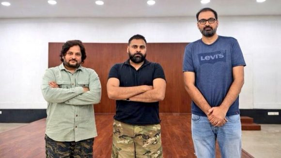 పవన్ కళ్యాణ్ అభిమానులకు న్యూ ఇయర్ సర్ ప్రైజ్: ఊహాగానాలకు చెక్ పెడుతూ కొత్త సినిమా ప్రకటన! పవన్ కళ్యాణ్ అభిమానులకు న్యూ ఇయర్ సర్ ప్రైజ్: ఊహాగానాలకు చెక్ పెడుతూ కొత్త సినిమా ప్రకటన!